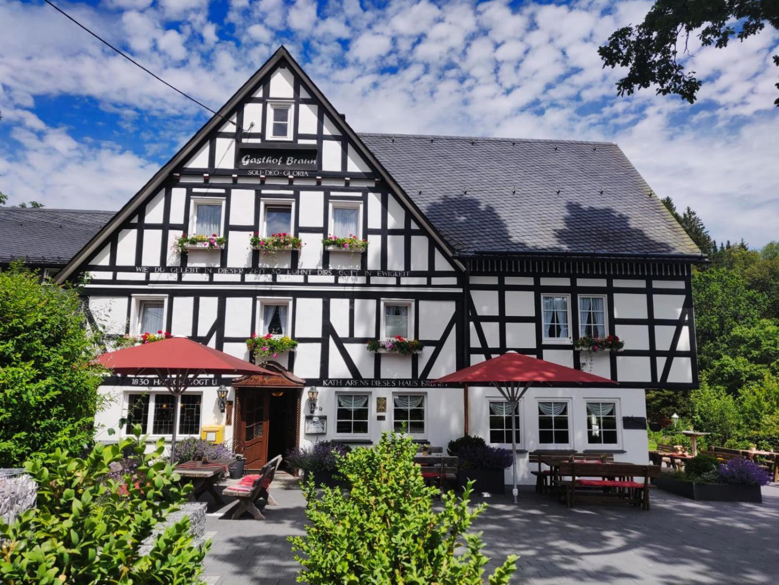 Gasthof Braun Hotel Schmallenberg Buitenkant foto